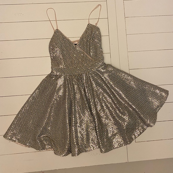 Bebe sequin above knee mini dress - Size 4P - Picture 4 of 7